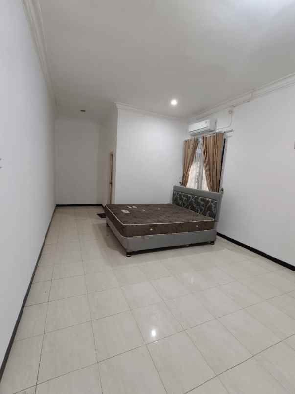 disewakan rumah manyar kertoadi