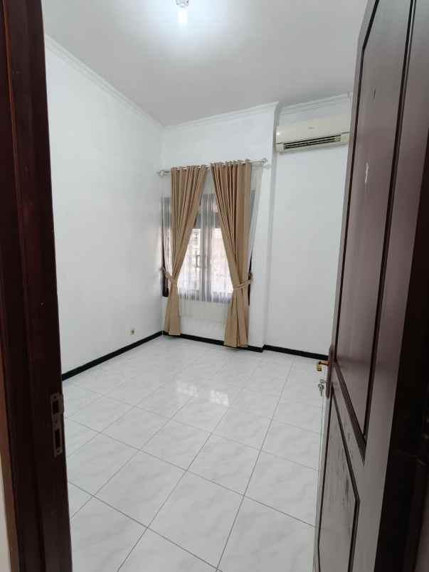 disewakan rumah manyar kertoadi