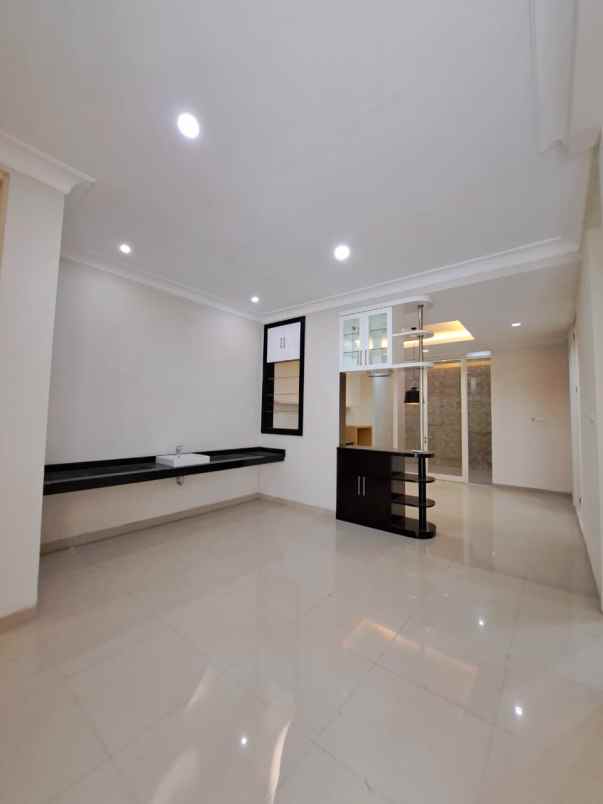 disewakan rumah pakuwon city