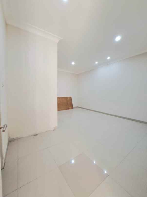 disewakan rumah pakuwon city