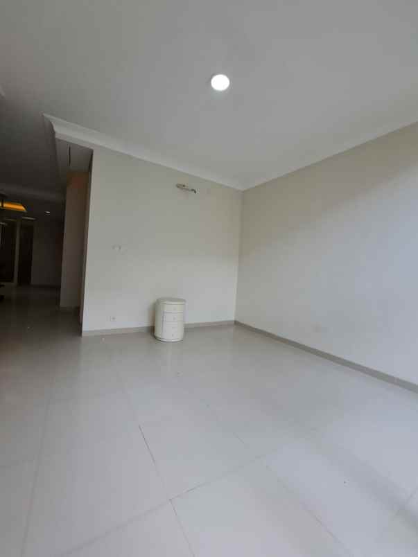 disewakan rumah pakuwon city