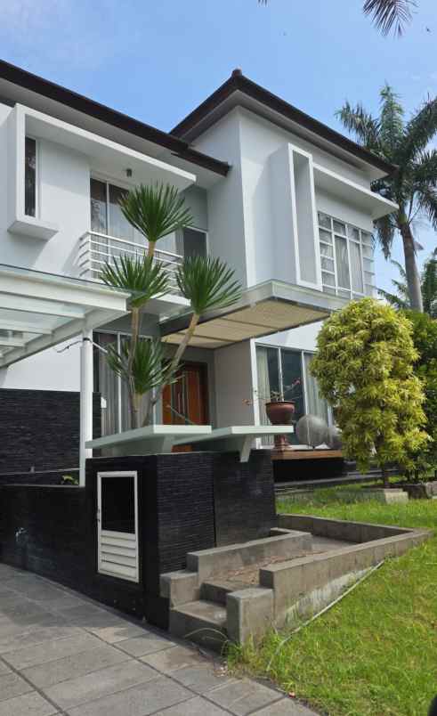 disewakan rumah pakuwon indah villa bukit