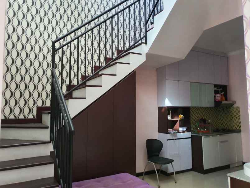 disewakan rumah sukolilo dian regency