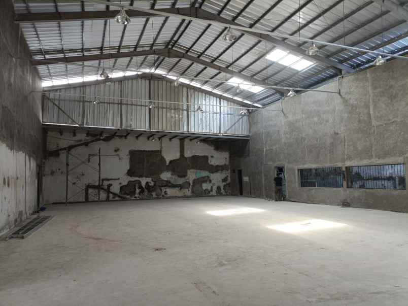 for rent gudang kantor mess wc jalan raya penggilingan