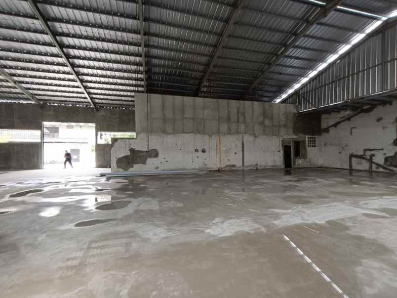 for rent gudang kantor mess wc jalan raya penggilingan