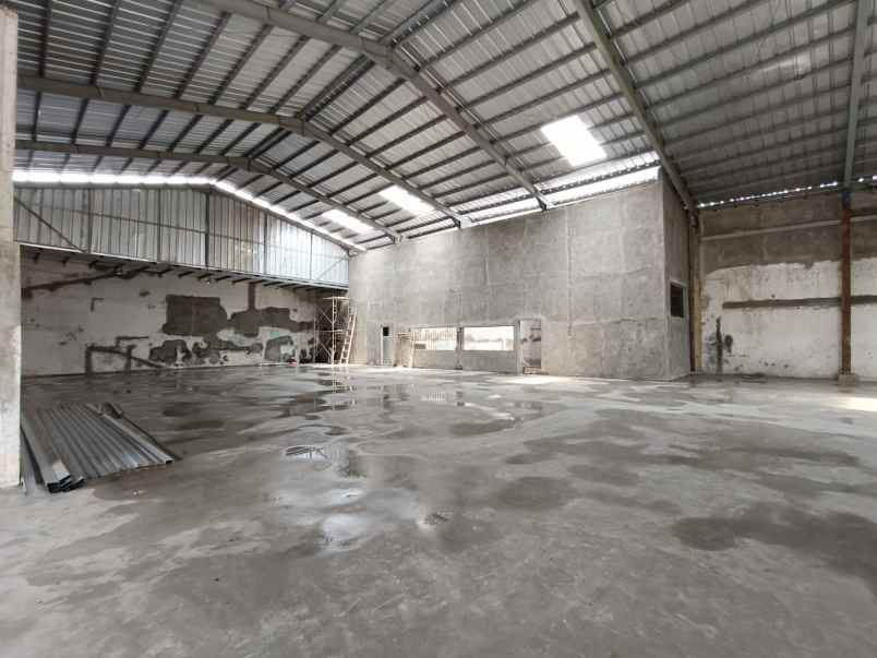 for rent gudang kantor mess wc jalan raya penggilingan