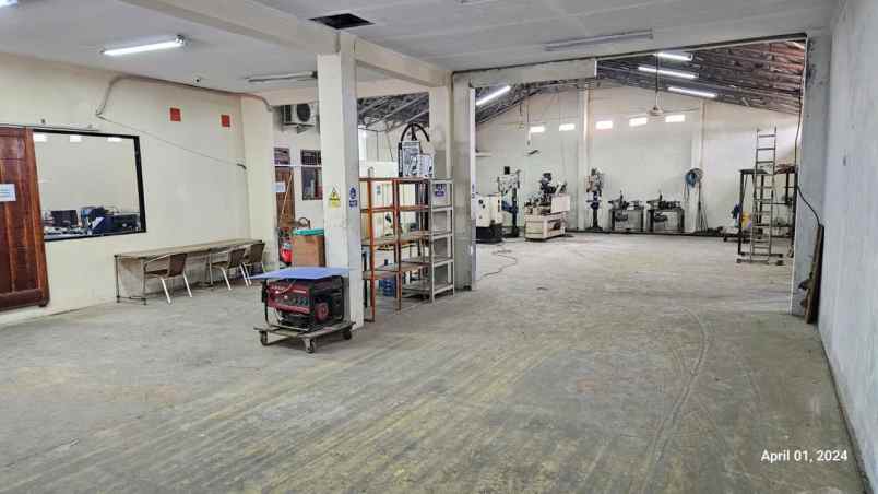 gudang workshop 337 m2 siap pakai di setu bekasi