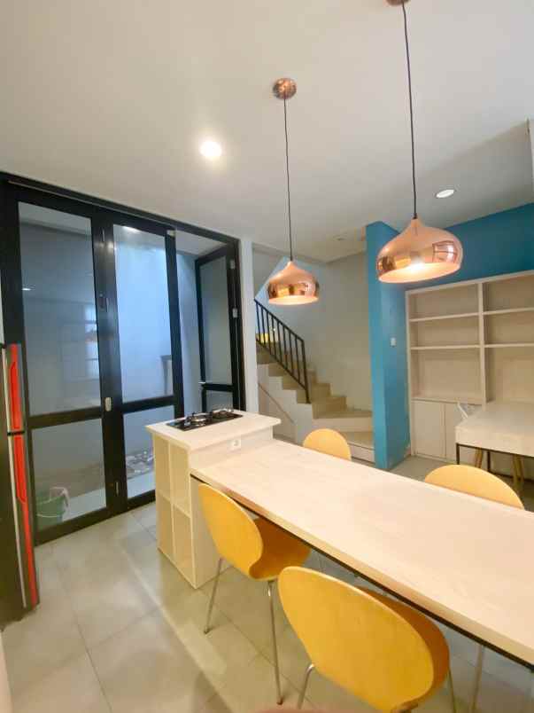 jual butuh rumah 2 lantai di grand wisata o2