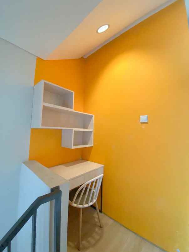 jual butuh rumah 2 lantai di grand wisata o2