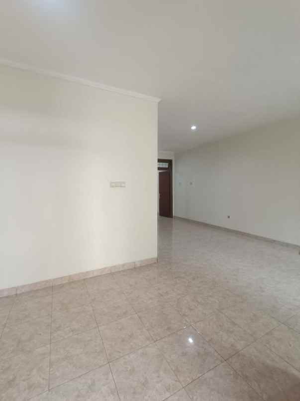 jual rumah selesai renov taman palem lestari jak bar