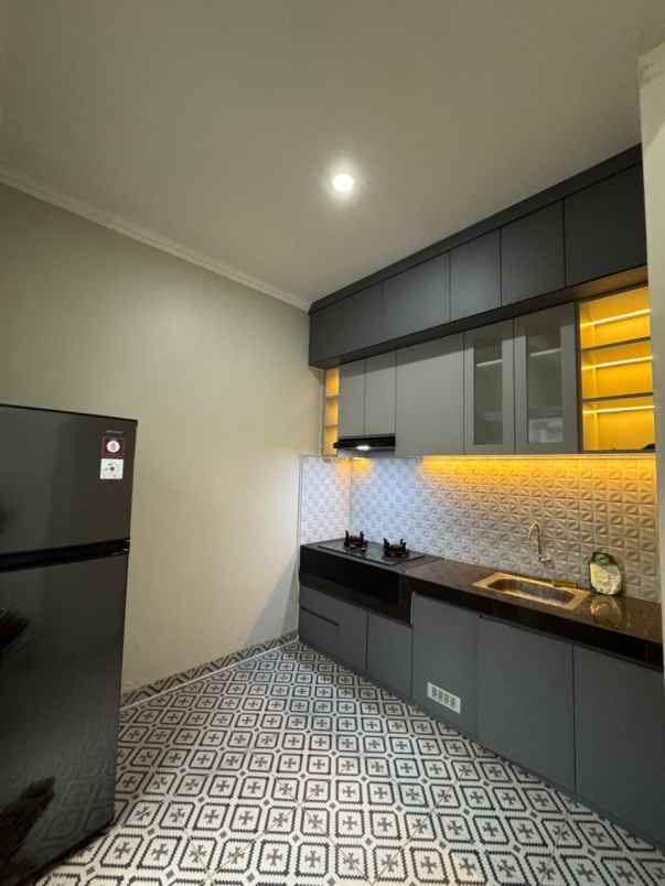 over kredit rumah 2 lantai dekat stasiun depok