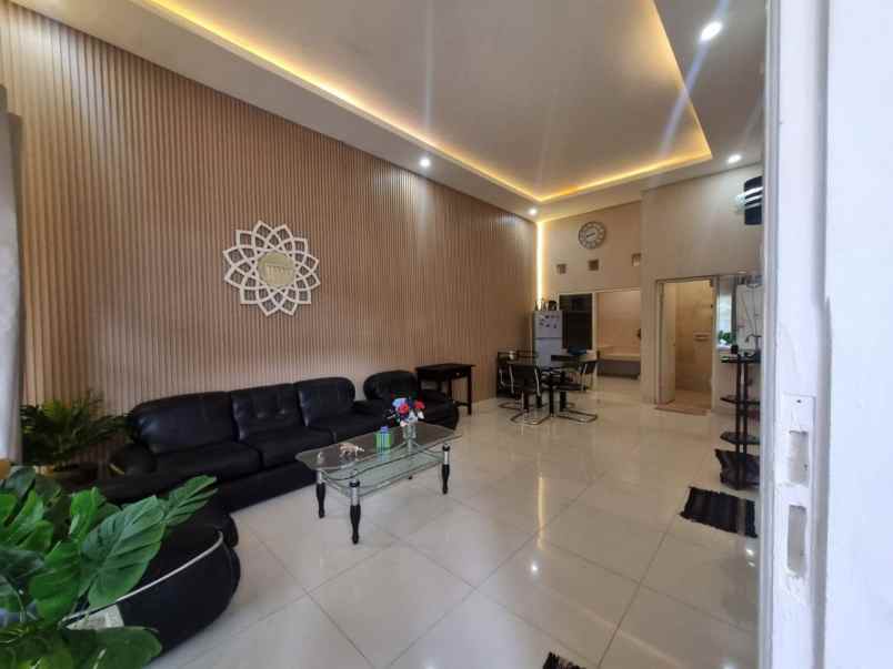 rumah 1man di pakuwon city puri asri sby