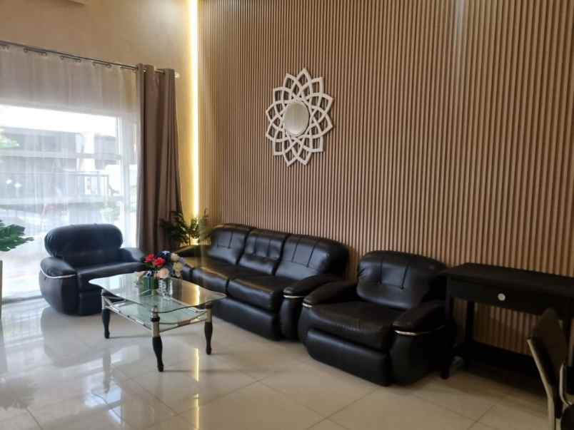 rumah 1man di pakuwon city puri asri sby