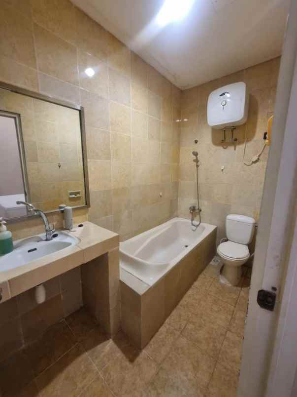 rumah 1man di pakuwon city puri asri sby