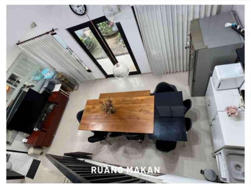 rumah 2 lantai bebas banjir di graha santoso rungkut