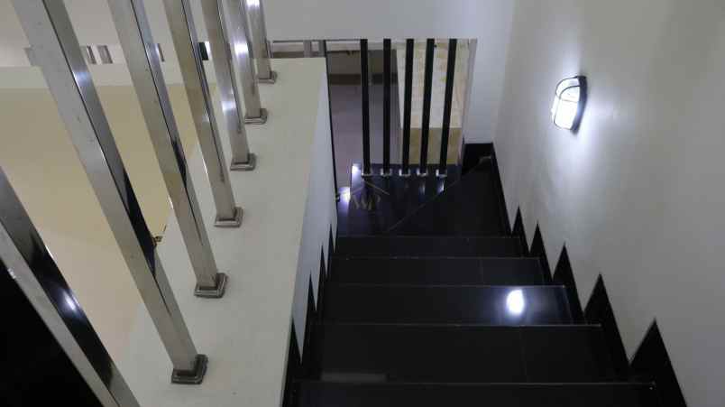 rumah 2 lantai dalam perumahan di kalasan sleman