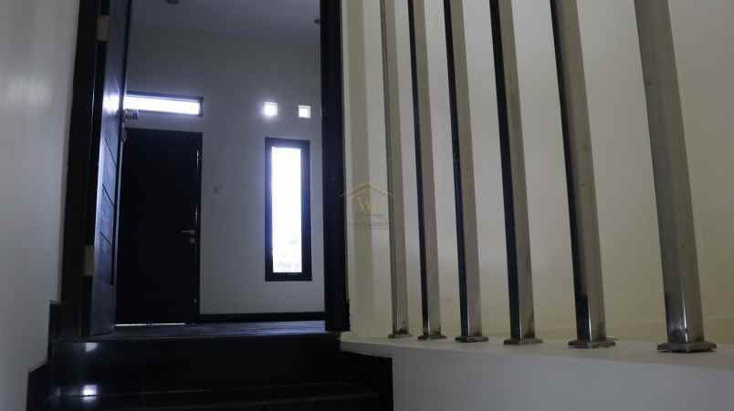 rumah 2 lantai dalam perumahan di kalasan sleman