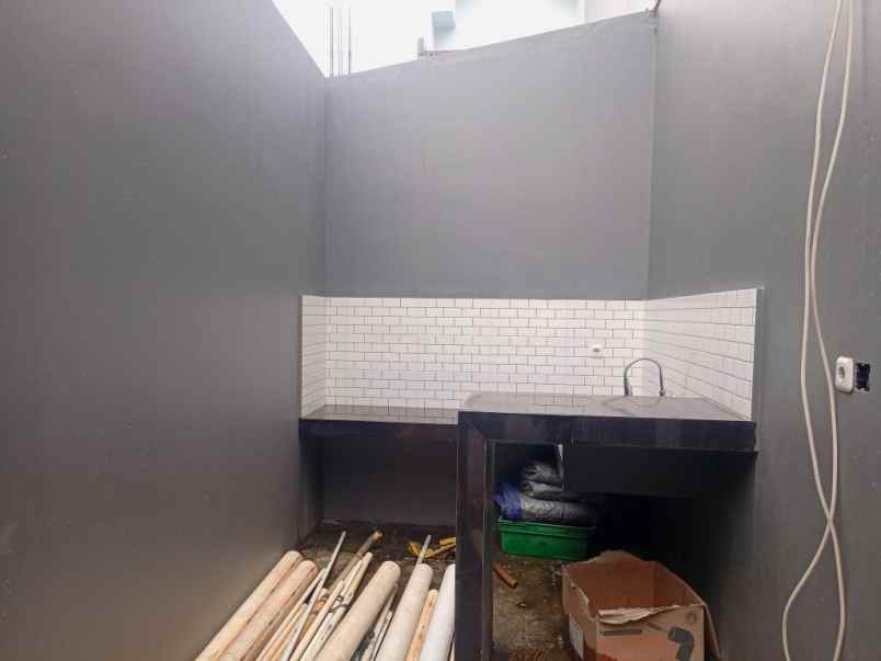 rumah 2 lantai deket tol cijago jagorawi