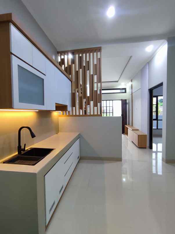 rumah 2 lantai di warung bambu karawang