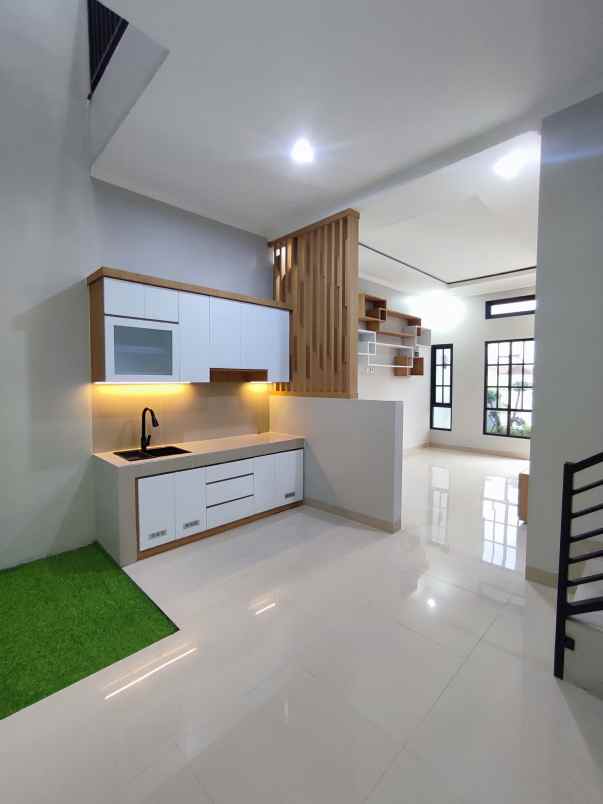 rumah 2 lantai di warung bambu karawang