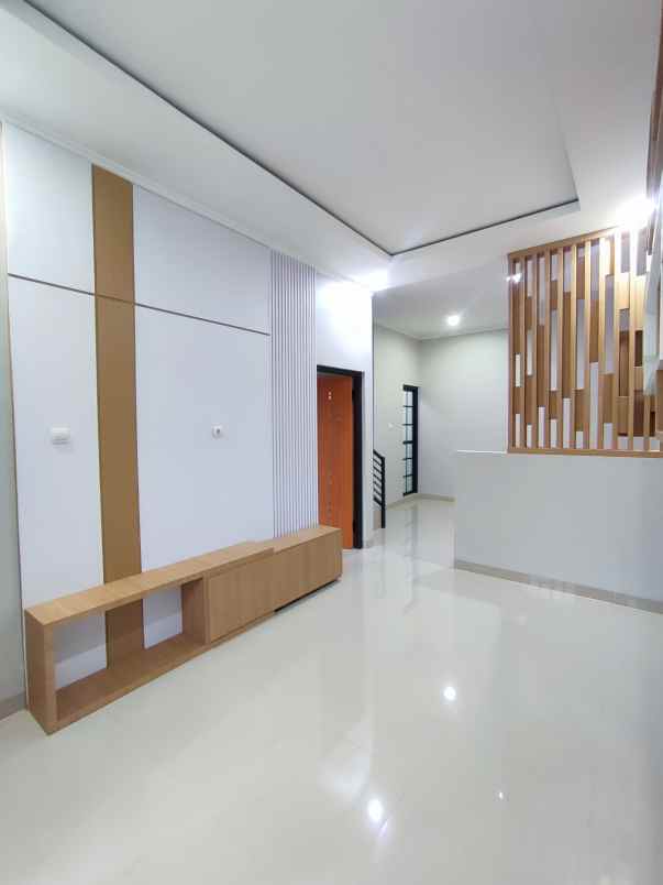 rumah 2 lantai di warung bambu karawang