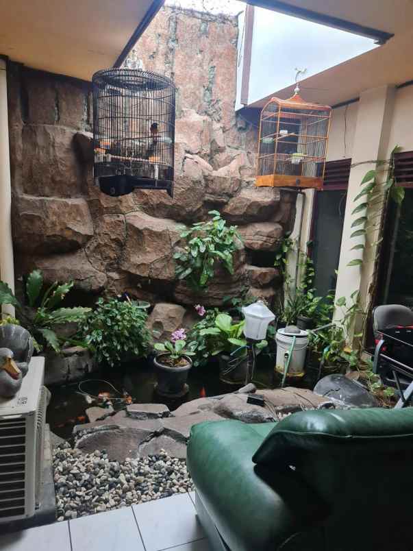 rumah 2 lantai jantung kota semarang dekat udinus