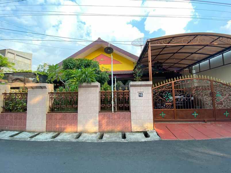 rumah 2 lantai jantung kota semarang dekat udinus