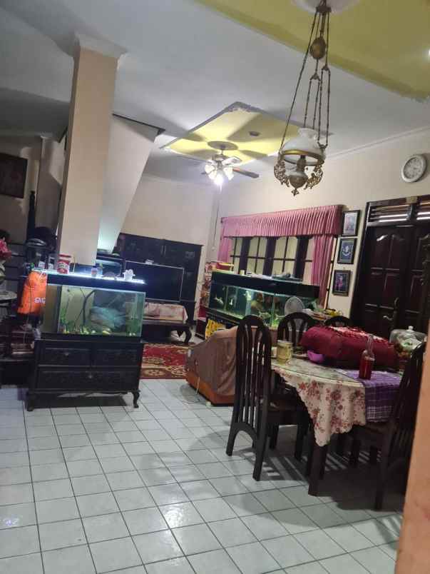 rumah 2 lantai jantung kota semarang dekat udinus