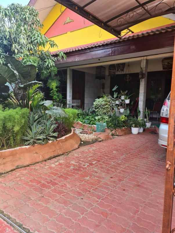 rumah 2 lantai jantung kota semarang dekat udinus