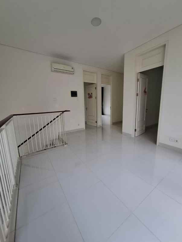 rumah 2 lantai pakuwon city surabaya