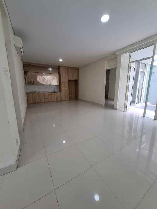 rumah 2 lantai pakuwon city surabaya
