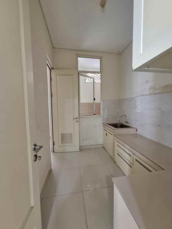 rumah 2 lantai pakuwon city surabaya