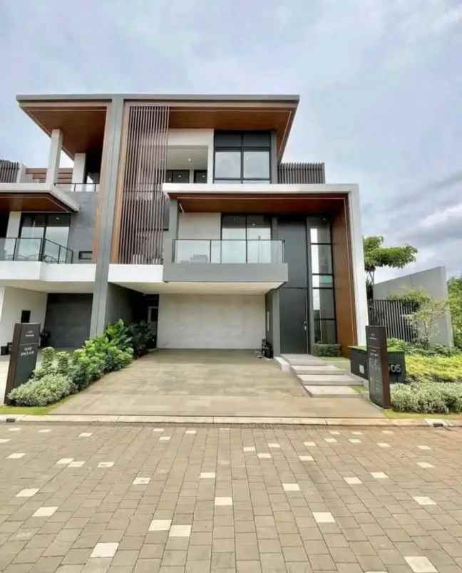 rumah 3lantai lift private