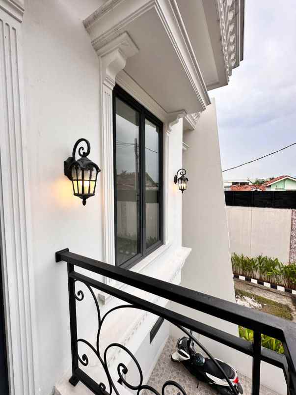 rumah american classic di pondok gede bekasi dekat tol