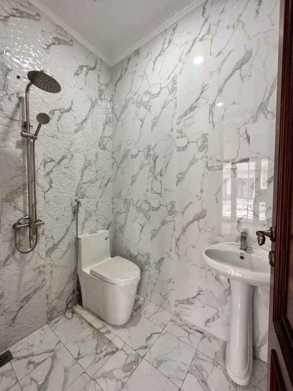 rumah american classic di pondok gede bekasi dekat tol