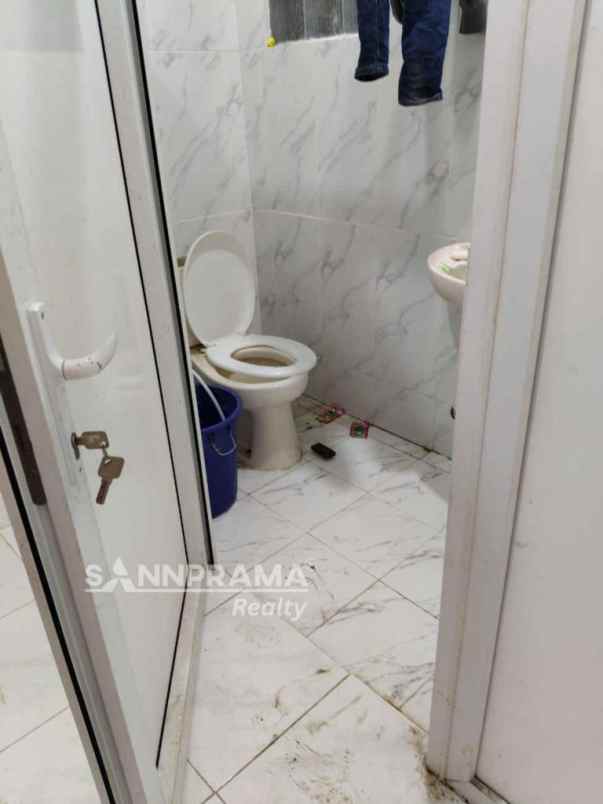 rumah bagus 2 lantai bangunan luas di beji frylin