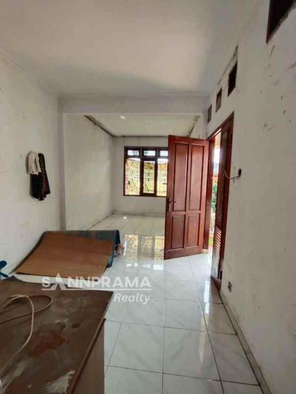 rumah bagus 2 lantai bangunan luas di beji frylin