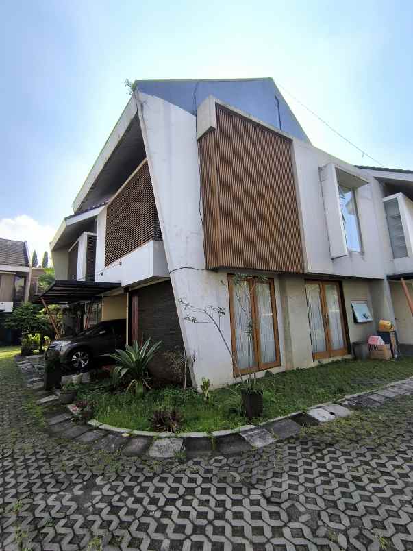 rumah bagus kuldesak di cigadung dago