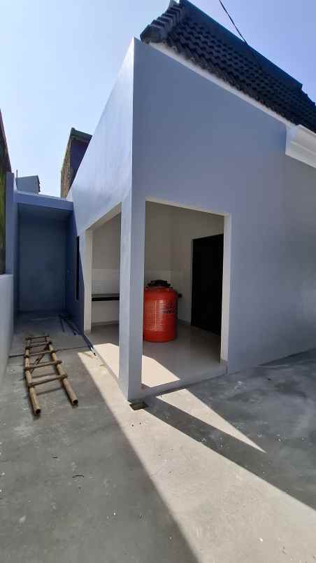 rumah banyumanik type american classic mewah