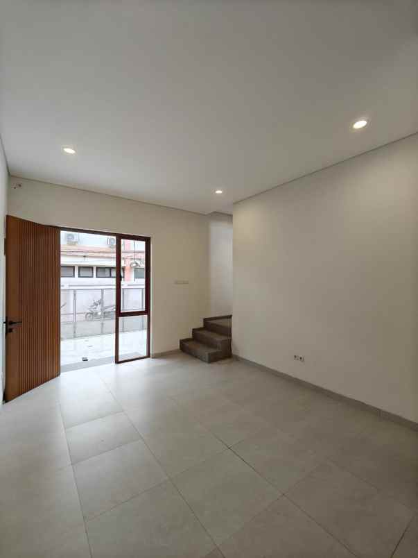 rumah baru dalam komplek di jatiasi bekasi