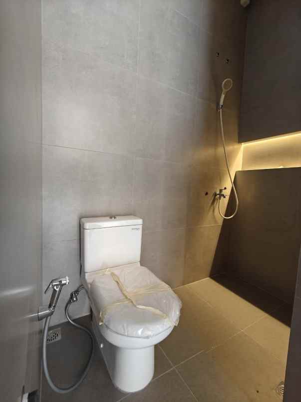 rumah baru dalam komplek di jatiasi bekasi