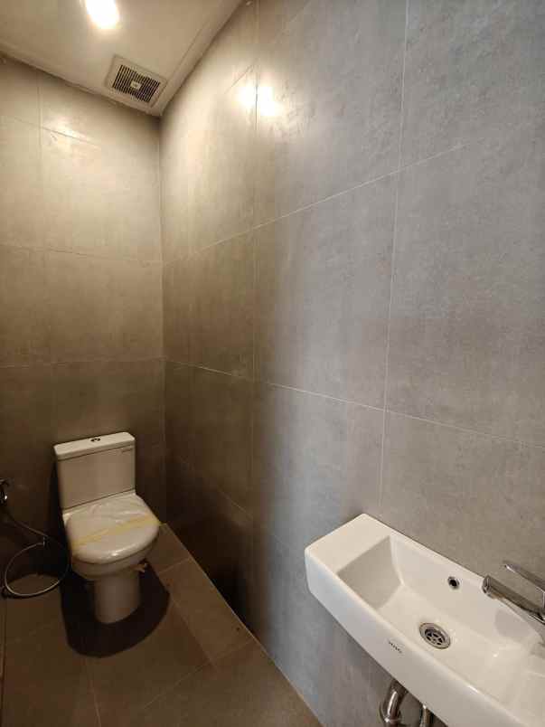 rumah baru dalam komplek di jatiasi bekasi