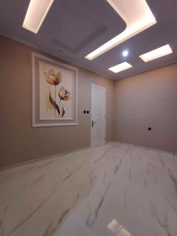 rumah baru desain mewah di jagakarsa jakarta selatan