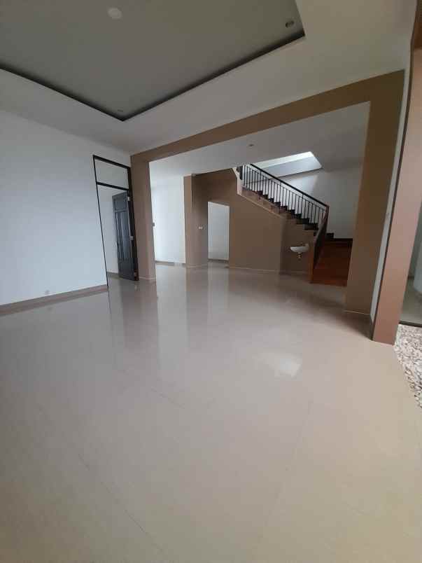 rumah baru di pejompongan benhil jakpus