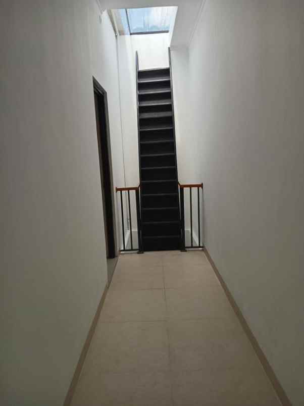 rumah baru hook di cisaranten arcamanik 5kt 2 carport