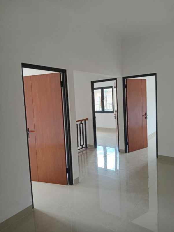 rumah baru hook di cisaranten arcamanik 5kt 2 carport