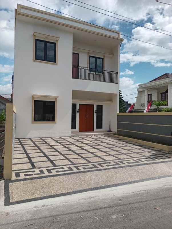 rumah baru hook di cisaranten arcamanik 5kt 2 carport