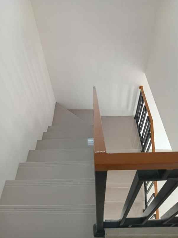 rumah baru hook di cisaranten arcamanik 5kt 2 carport