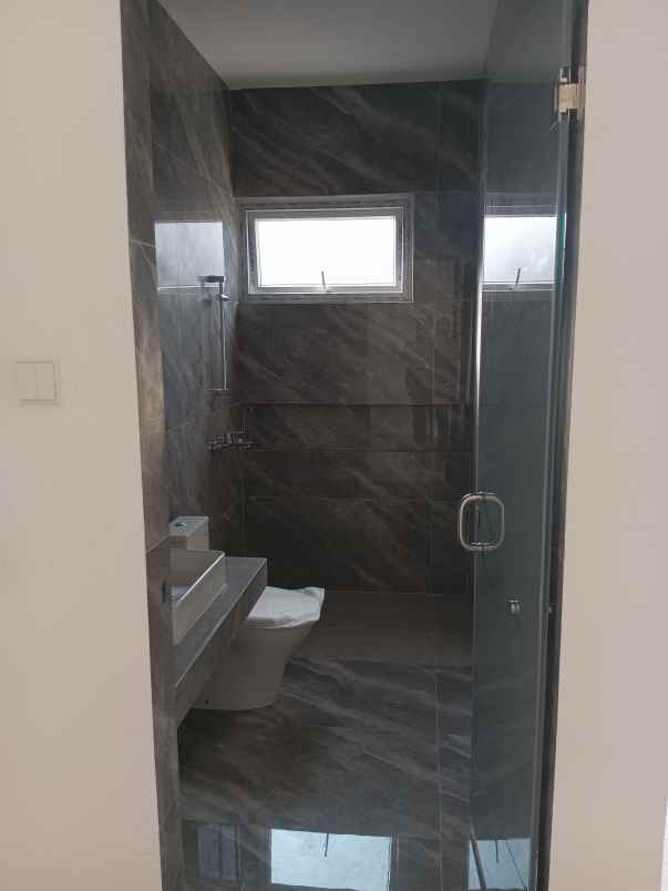 rumah baru minimalis siap huni di taman surya 5
