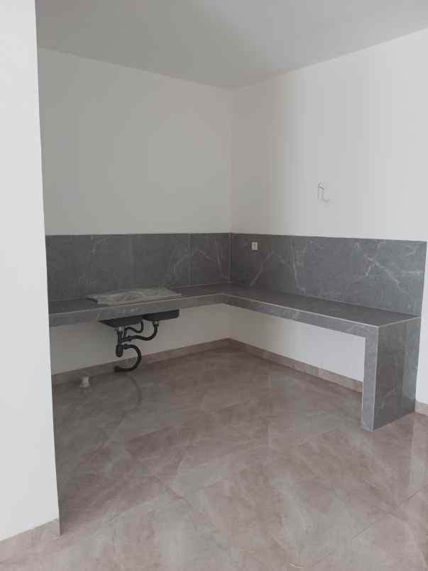 rumah baru minimalis siap huni di taman surya 5